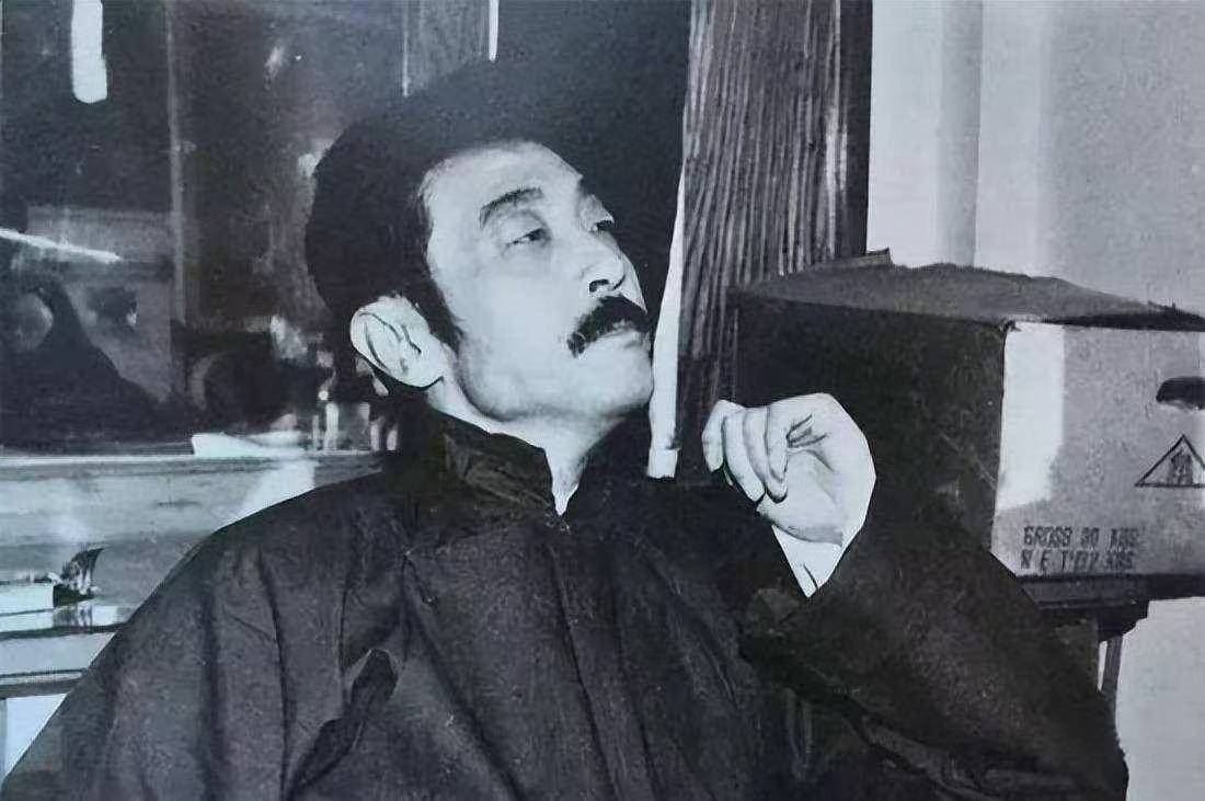 白光鲁迅简介,鲁迅先生的白光