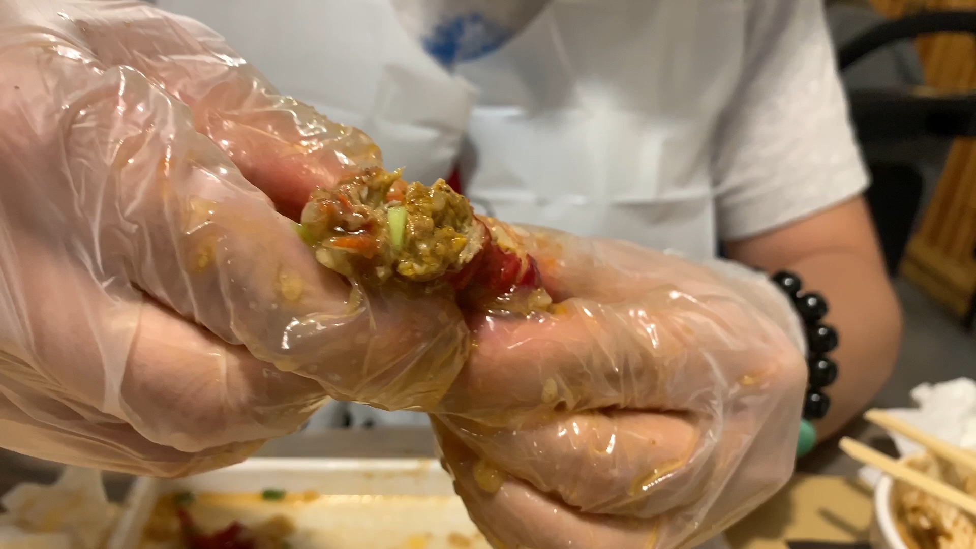 小龙虾正确剥法带图,小龙虾的吃法剥法视频