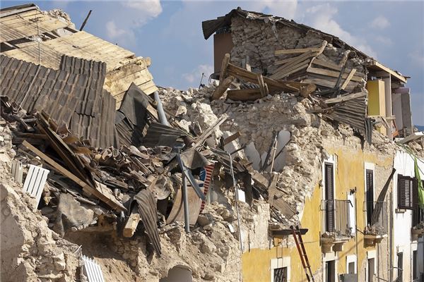 梦见地震,梦见地震房子摇晃