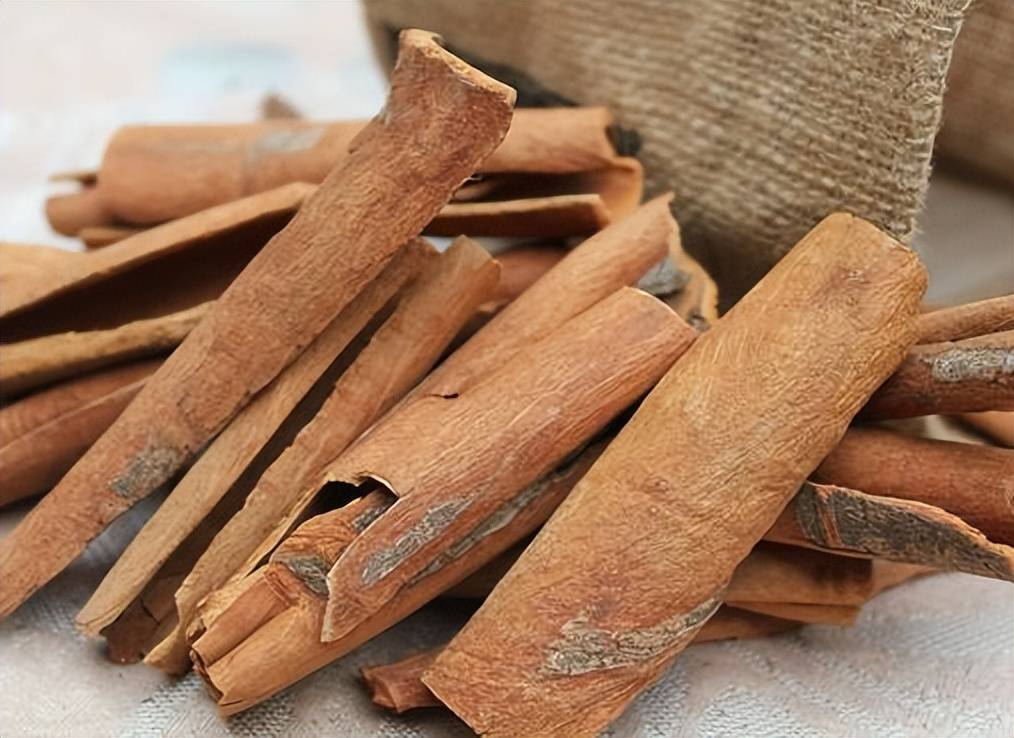 肉桂与桂皮的区别是什么？,肉桂和桂皮的区别?
