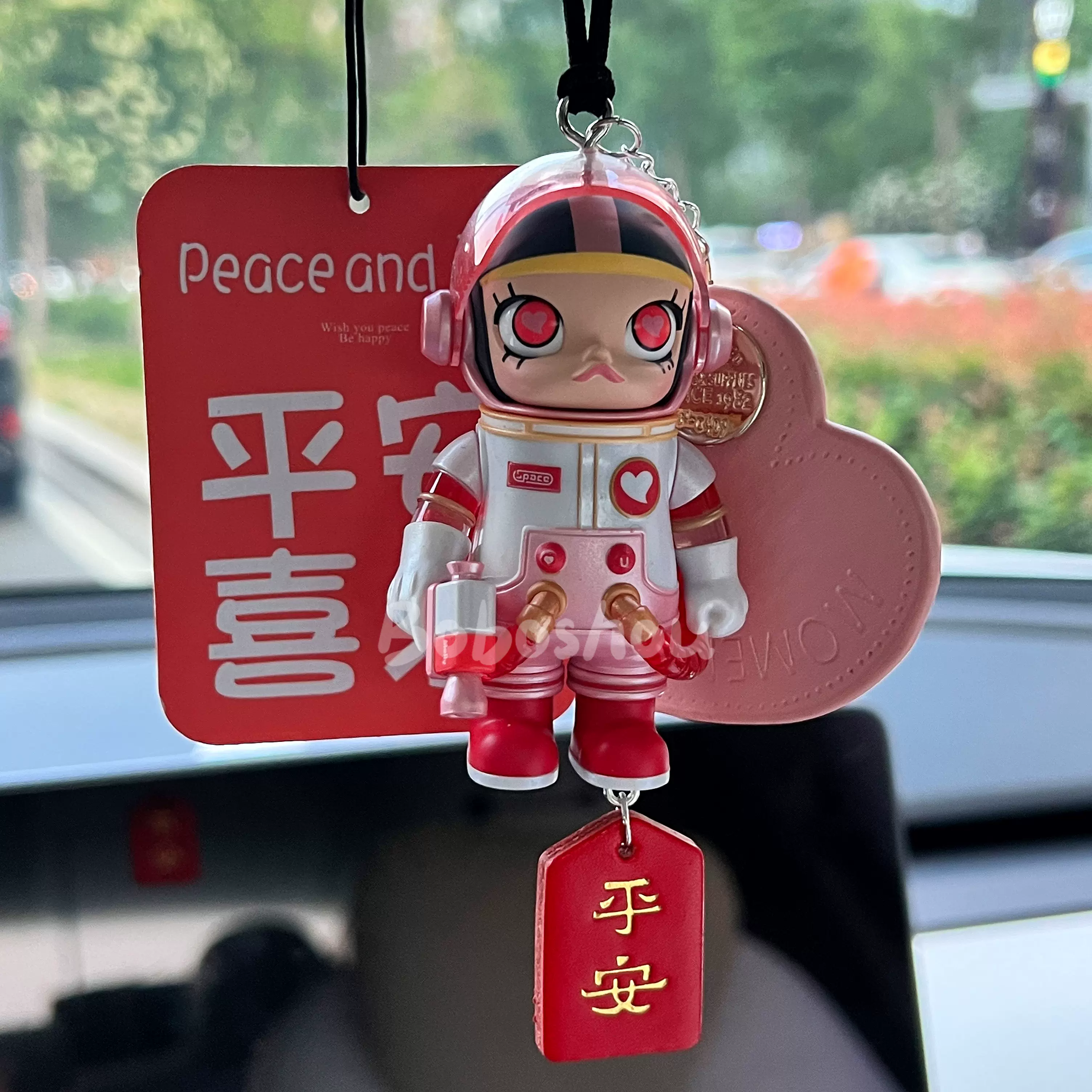 车挂件挂什么好,车内挂件挂什么好