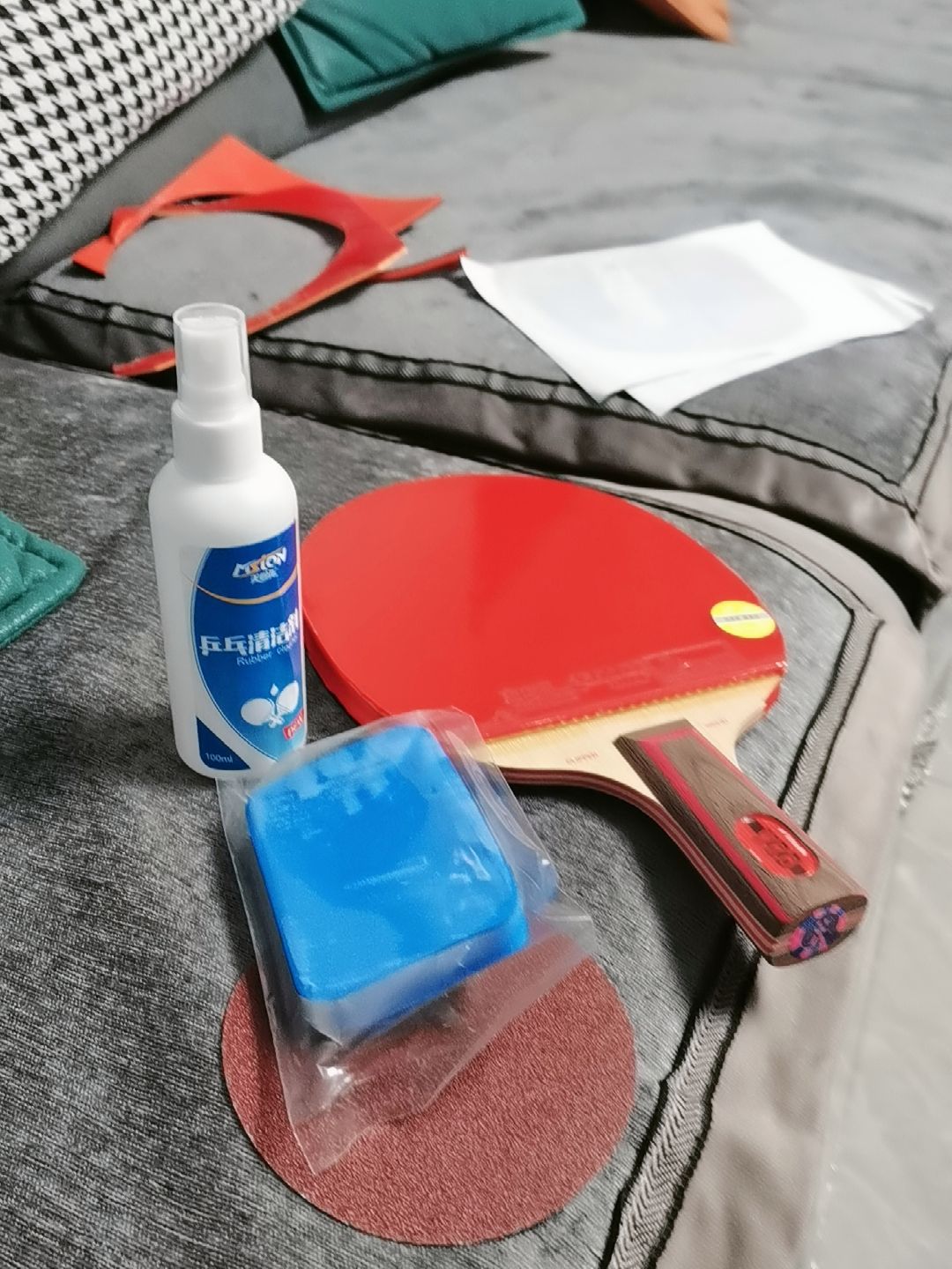 粘乒乓球拍用什么胶水好,乒乓球拍开胶了用502可以吗