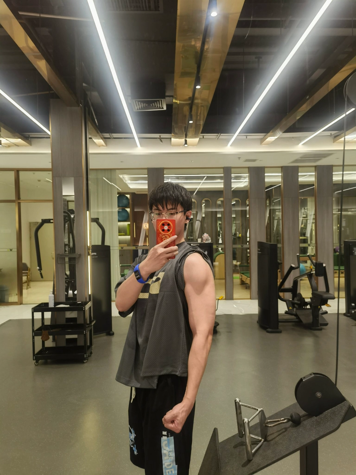 麒麟臂是什么意思,女生麒麟臂是什么意思