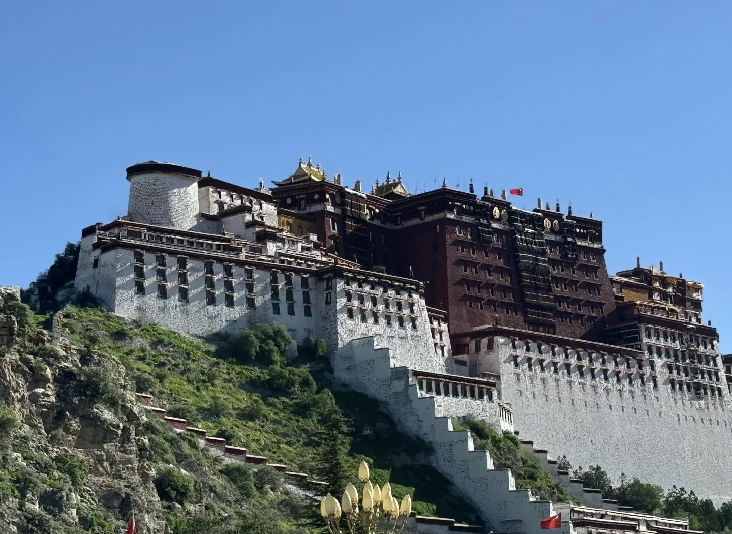 布达拉宫的历史变化,布达拉宫的历史变化与影响意义50字