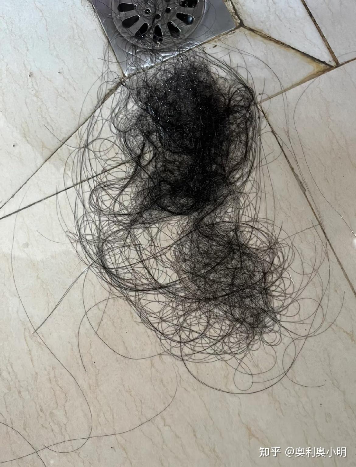 女人梦到自己掉头发预示着什么,女人梦到自己掉头发怎么回事周公解梦