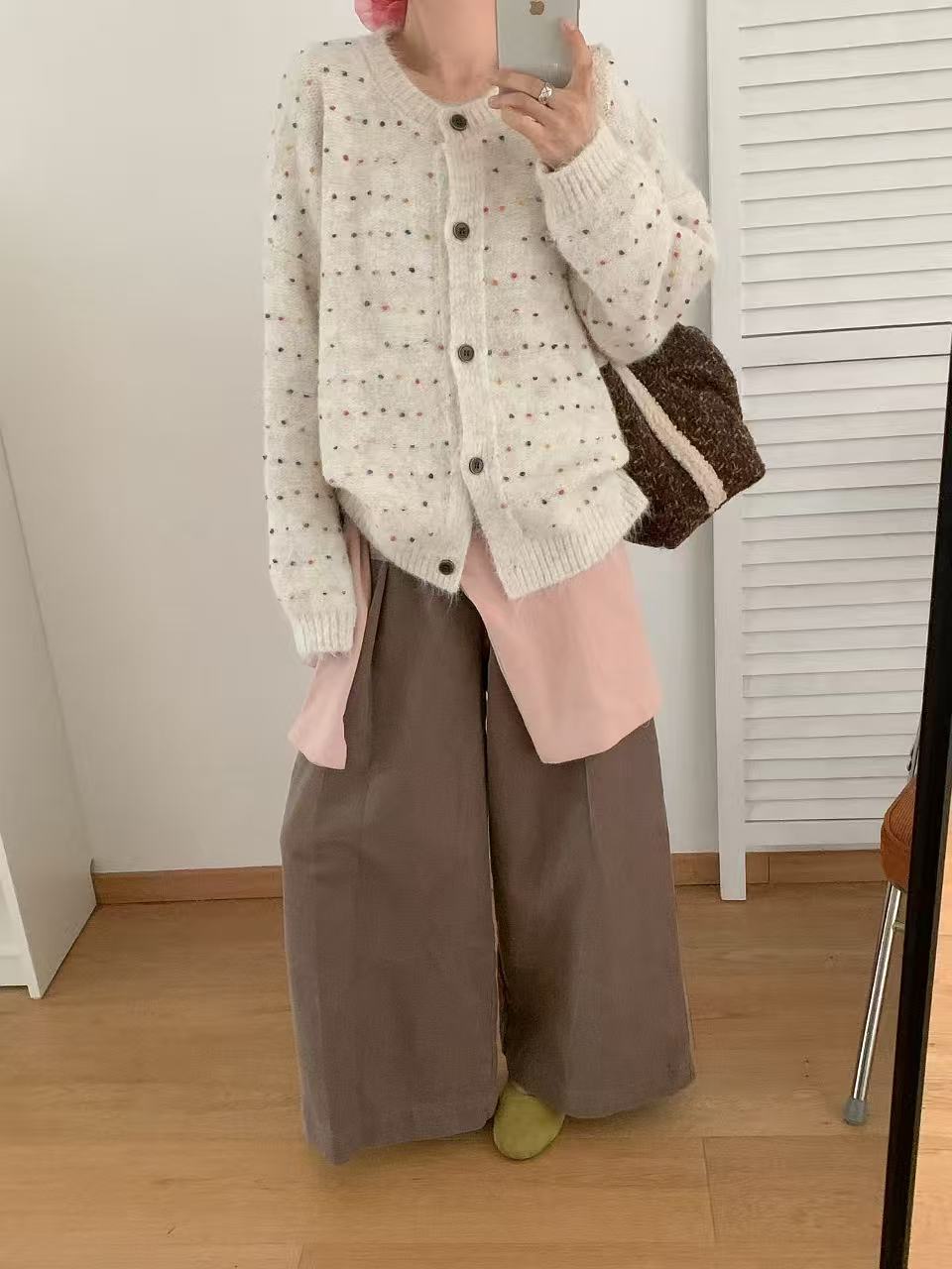 短款毛衣怎么搭配,短款毛衣怎么搭配裤子