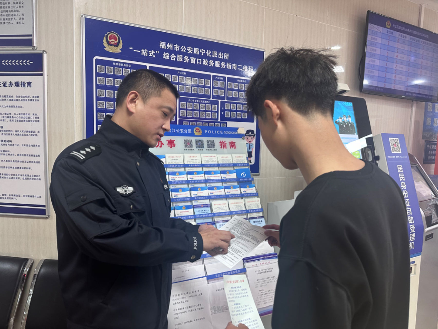 派出所一般几点上班,派出所打电话问我几点下班去他们那里一趟