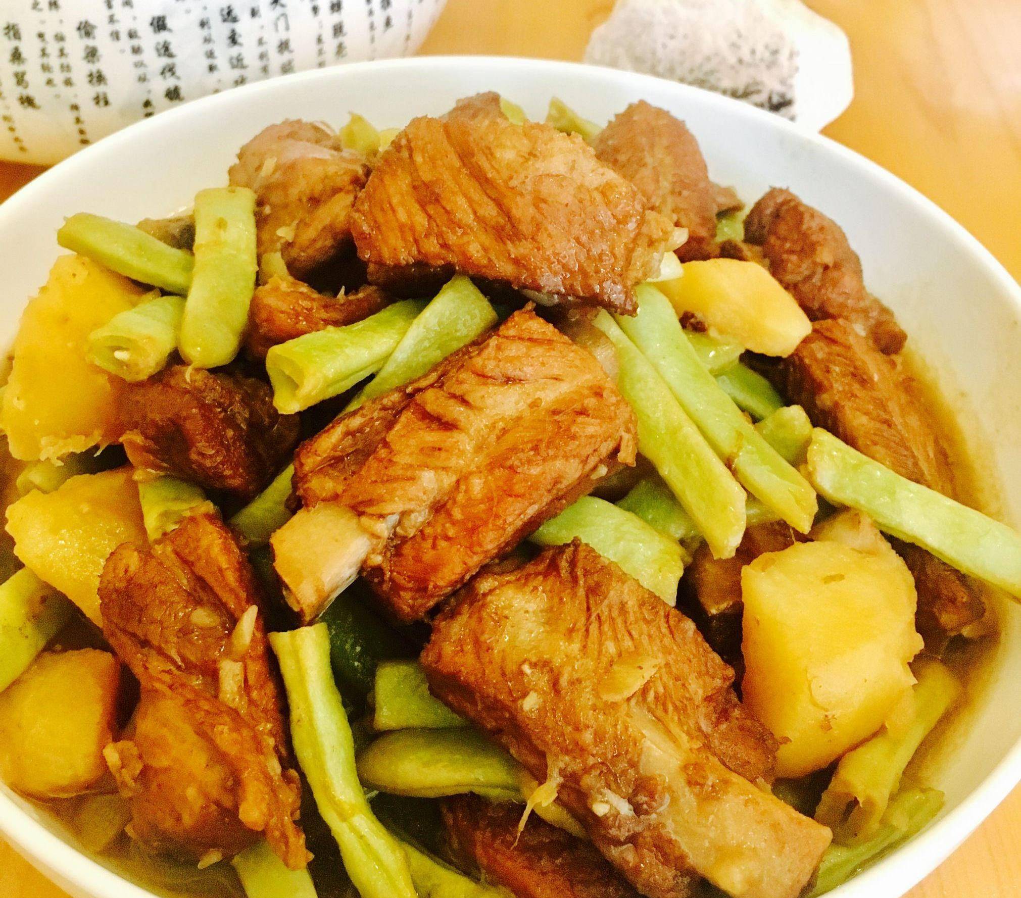 豆角炖排骨,油豆角炖排骨