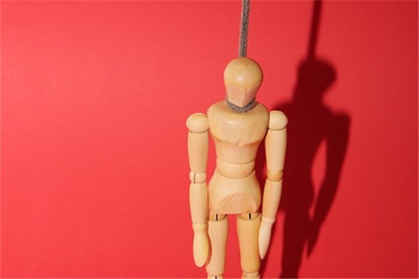 梦到自己被抢劫什么预兆,女人梦见自己被打劫了