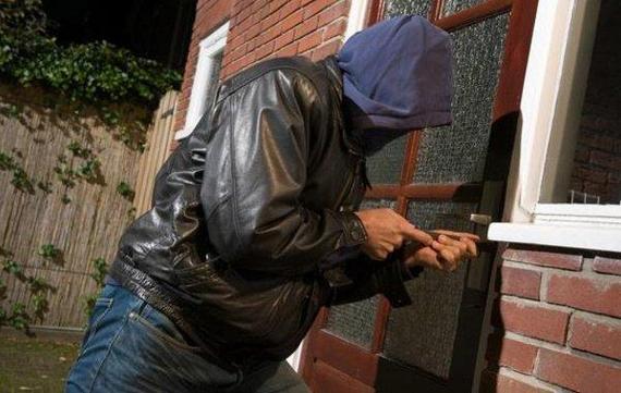 梦见别人偷东西